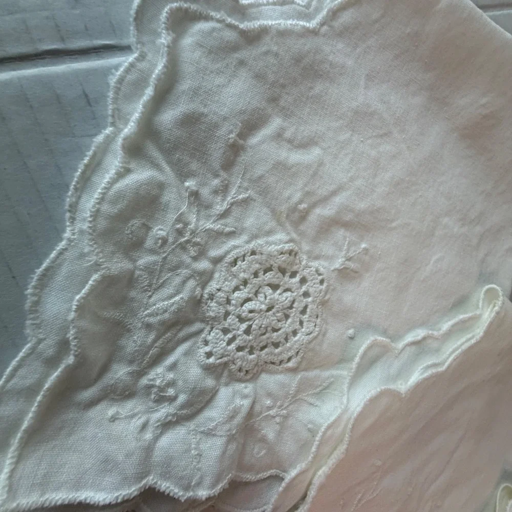Vintage White Linen Dinner Napkins Set Of 4 Crochet Trim Embroidered Victorian